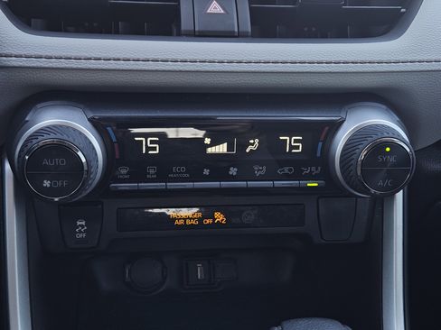 Used 2022 Toyota RAV4 XLE image 18