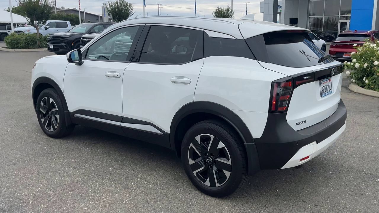 Used 2025 Nissan Kicks SR AWD/4WD image 5