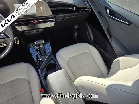 Certified 2025 Kia Niro EX Touring image 16