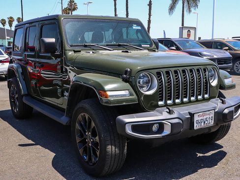 Used 2022 Jeep Wrangler Unlimited Sahara AWD/4WD image 16