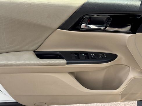 Used 2017 Honda Accord LX image 13