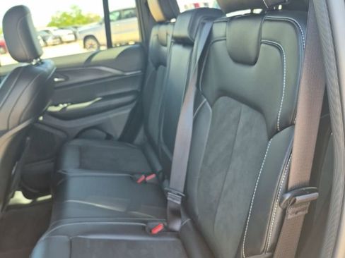 Used 2025 Jeep Grand Cherokee Altitude image 24