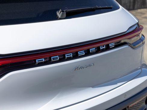 Certified 2026 Porsche Macan AWD/4WD image 19