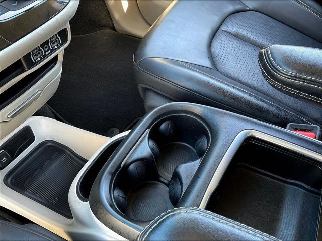 Used 2024 Chrysler Pacifica Touring-L FWD image 19