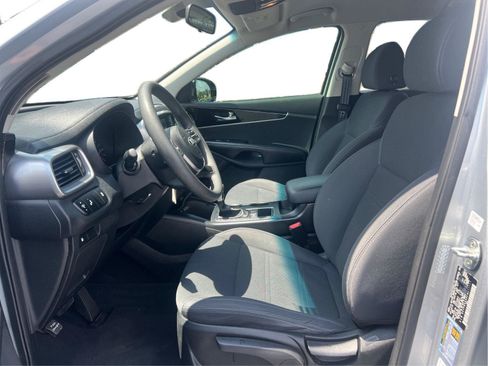 Used 2020 Kia Sorento LX FWD image 10