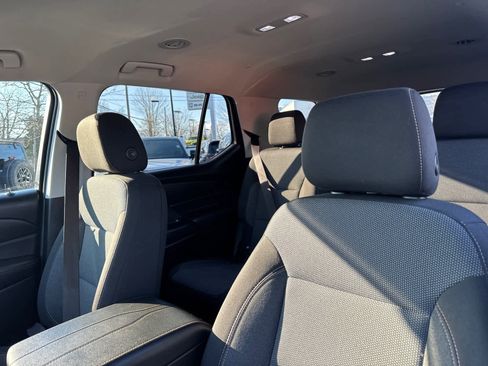Used 2021 Chevrolet Traverse LT image 14