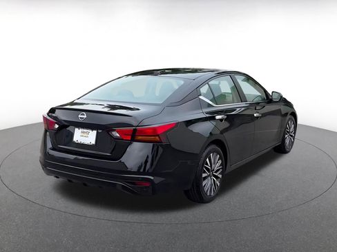Used 2025 Nissan Altima 2.5 SV FWD image 15