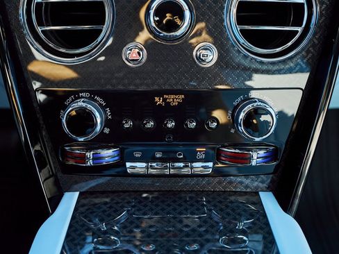 Used 2022 Rolls-Royce Cullinan Black Badge w/ Dark Exterior Package image 68