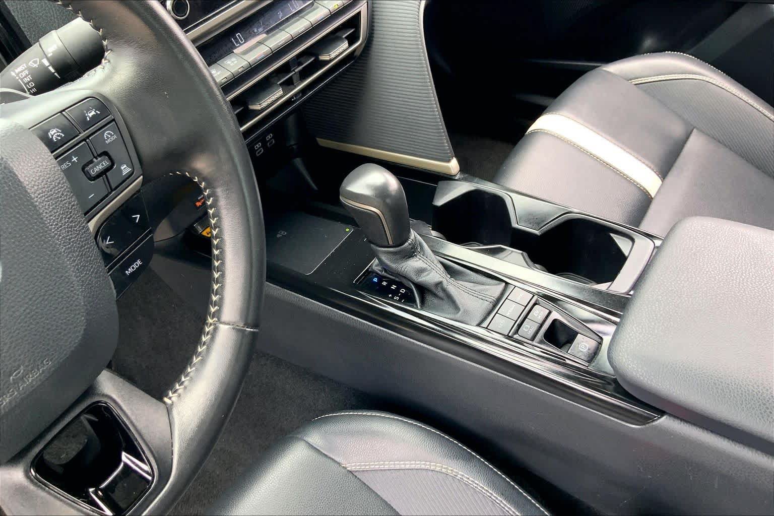 Used 2025 Toyota Camry SE FWD image 16