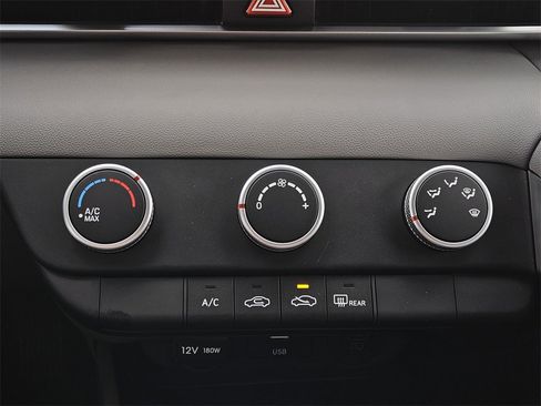 New 2025 Hyundai Elantra SE image 18