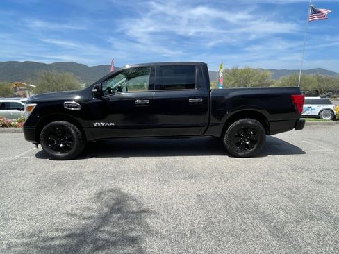 Used 2017 Nissan Titan SV RWD image 8