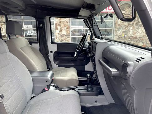 Used 2007 Jeep Wrangler Unlimited Sahara w/ Trailer Tow Group AWD/4WD image 12