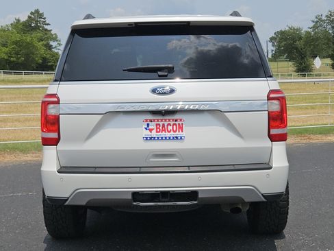 Used 2018 Ford Expedition XLT w/ Equipment Group 202A RWD image 5