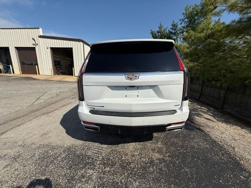 Used 2023 Cadillac Escalade Premium Luxury image 6