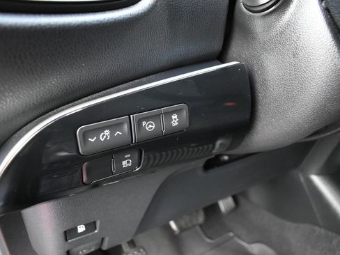 Used 2022 Toyota Prius LE FWD image 44