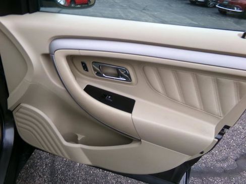 Used 2016 Ford Taurus SE FWD image 29