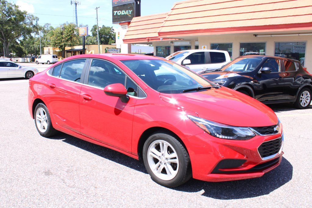 Used 2018 Chevrolet Cruze LT FWD image 4