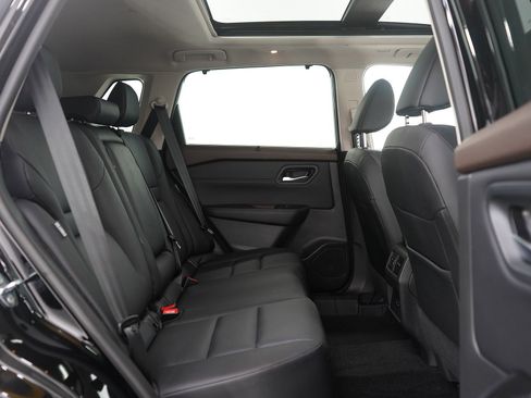 Used 2023 Nissan Rogue SV w/ SV Premium B Package image 13