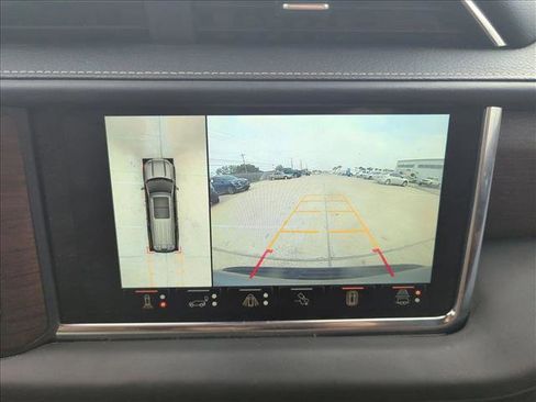 Used 2023 GMC Yukon XL Denali Ultimate image 13