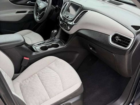 Used 2021 Chevrolet Equinox LS w/ LS Convenience Package image 18