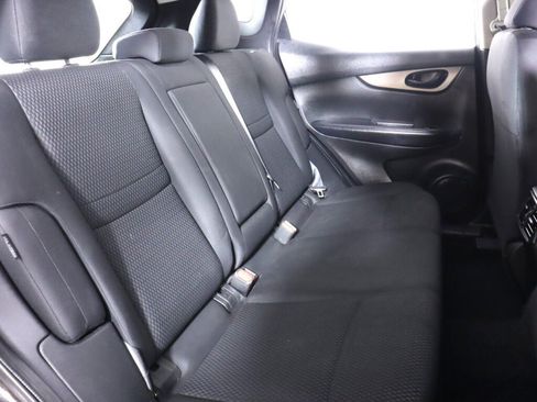 Used 2020 Nissan Rogue Sport S image 37