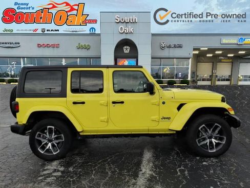 Used 2024 Jeep Wrangler Unlimited w/ Dual Top Group AWD/4WD image 2