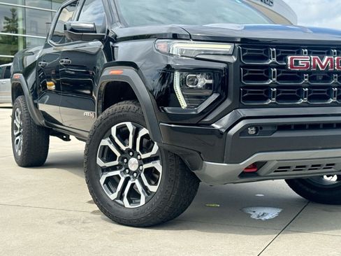 Used 2024 GMC Canyon AT4 w/ AT4 Premium Package AWD/4WD image 10