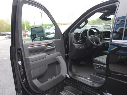 New 2026 Chevrolet Silverado 2500 High Country w/ Technology Package AWD/4WD image 8