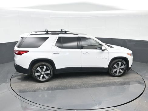 Used 2021 Chevrolet Traverse LT w/ LT Premium Package image 22