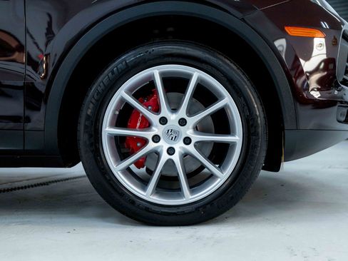 Used 2019 Porsche Cayenne image 32