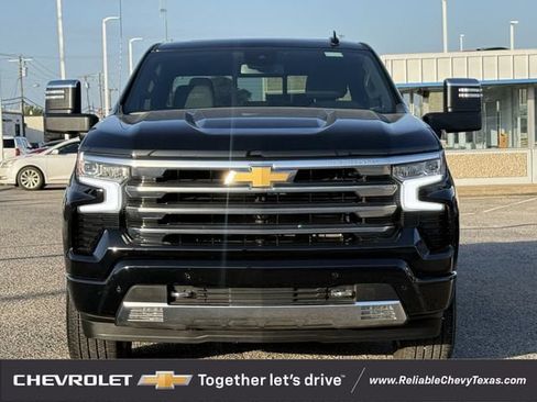 Used 2025 Chevrolet Silverado 1500 High Country w/ High Country Premium Package AWD/4WD image 3