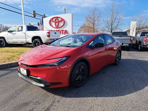 New 2026 Toyota Prius LE image 2