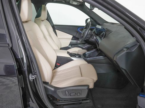 Used 2025 BMW X3 xDrive30i w/ Premium Package image 9