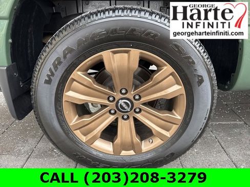 Used 2024 Nissan Titan SV w/ SV Bronze Edition Package image 9