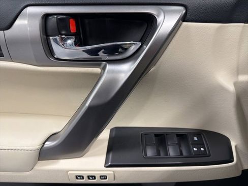 Used 2023 Lexus GX 460 Premium w/ Premium Package image 10