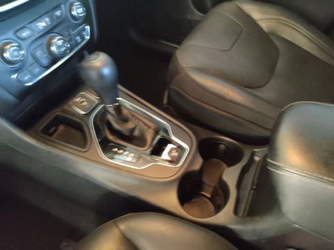Used 2020 Jeep Cherokee Limited FWD image 26