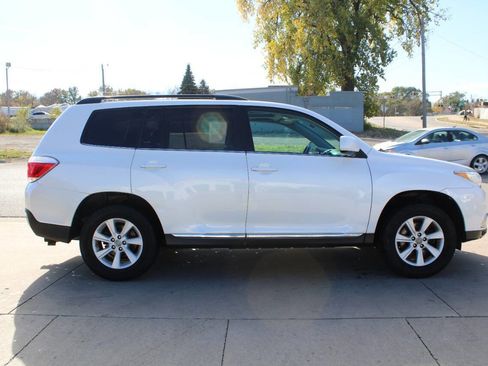 Used 2011 Toyota Highlander SE image 3