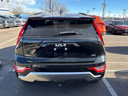 Used 2023 Kia Niro EX Touring image 8