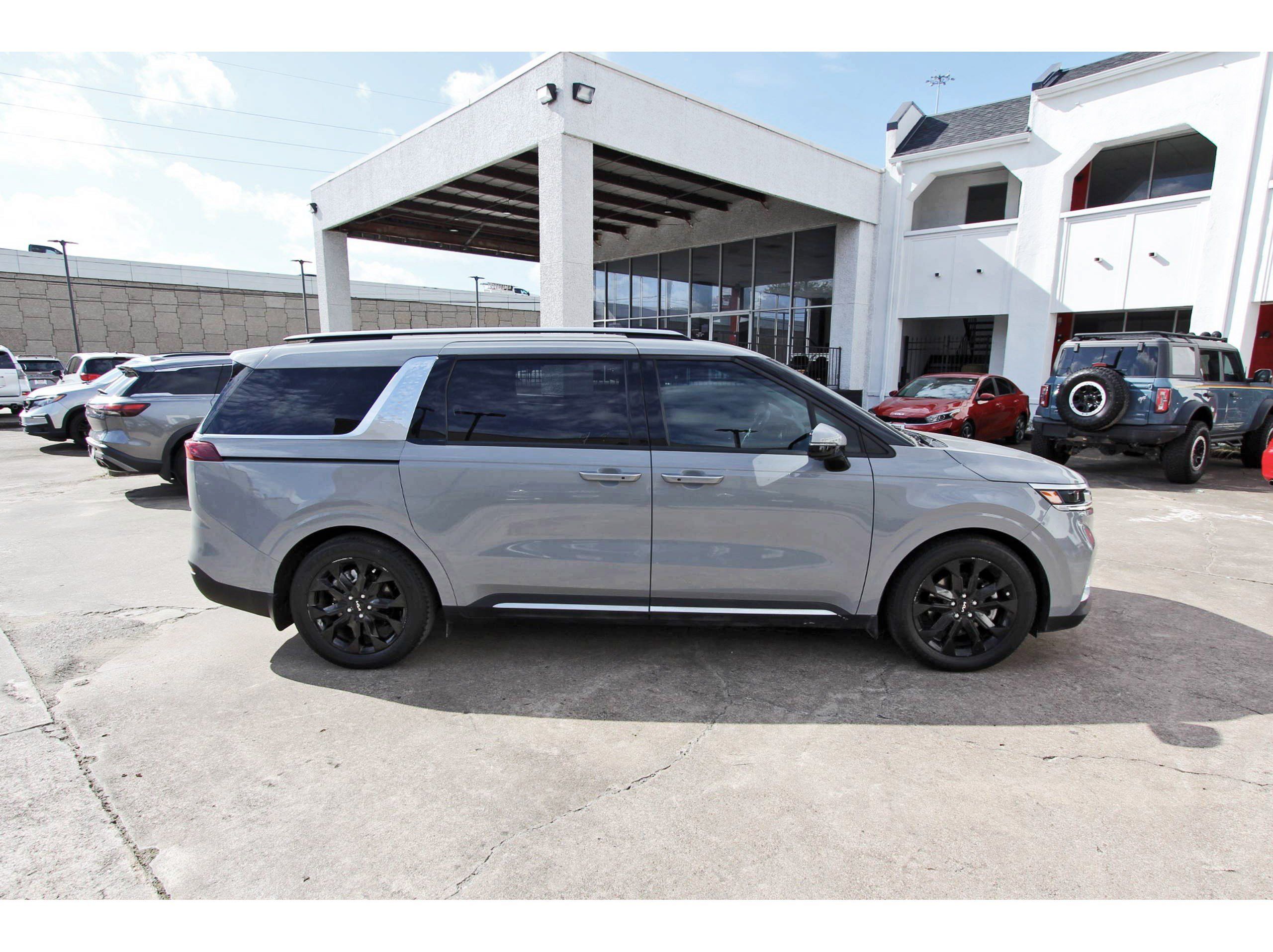 Certified 2022 Kia Carnival SX FWD image 8