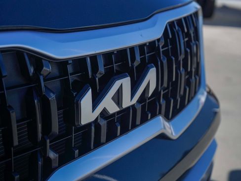 Used 2024 Kia Telluride LX image 12