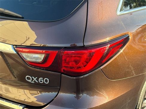 Used 2019 INFINITI QX60 Luxe w/ Essential Package image 29