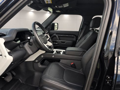 Used 2025 Land Rover Defender 130 X-Dynamic SE AWD/4WD image 3