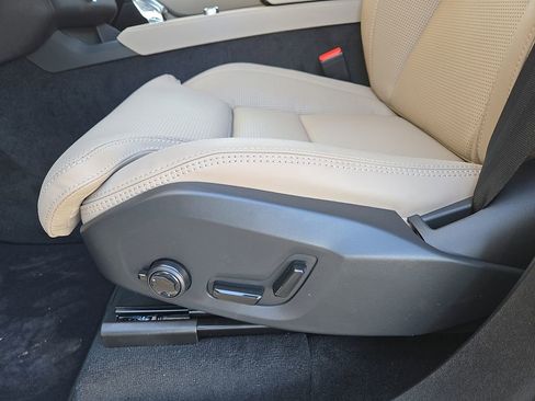 New 2026 Volvo XC90 B6 Ultra image 25