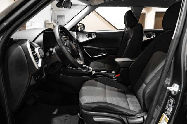 Used 2023 Kia Soul LX w/ Option Group 015 FWD image 4