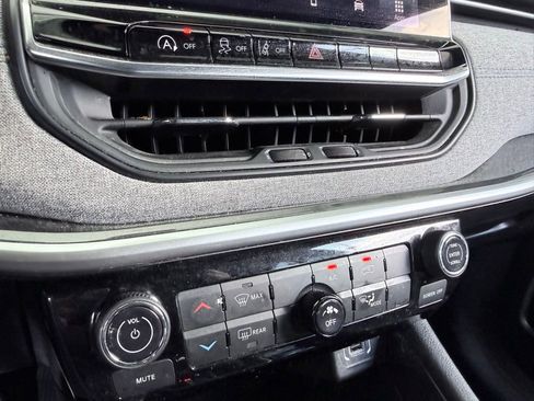 Used 2024 Jeep Compass Latitude image 20