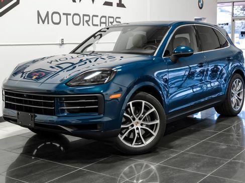 Used 2024 Porsche Cayenne AWD/4WD image 8