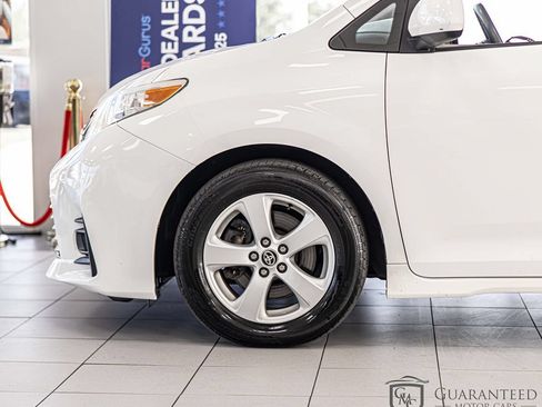 Used 2020 Toyota Sienna LE w/ LE Preferred Package FWD image 7