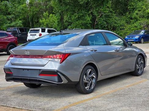 Used 2025 Hyundai Elantra SEL FWD image 7