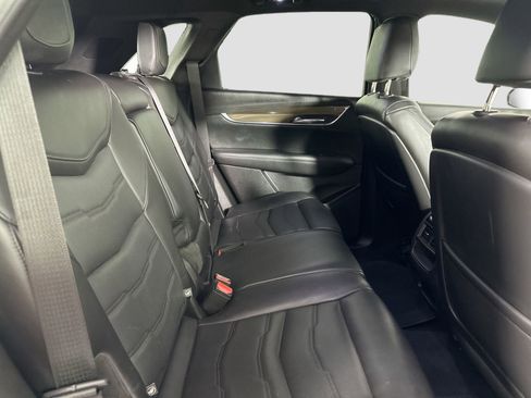 Used 2018 Cadillac XT5 Platinum image 28