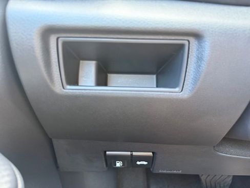 Certified 2025 Nissan Versa SR FWD image 12